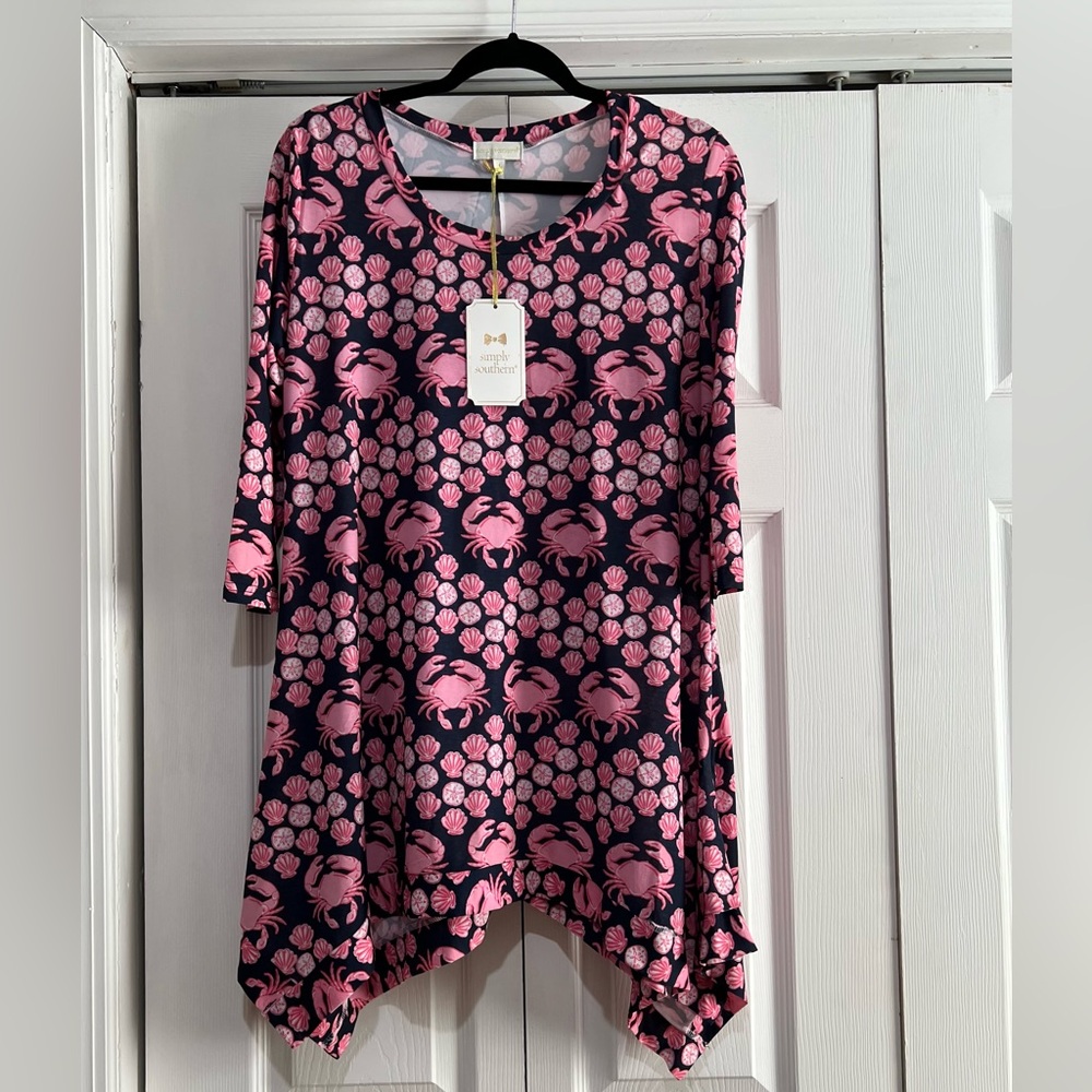 DONATED - Not for sale 🚫 Simply Southern Navy and Pink Crab & Shell Print Top